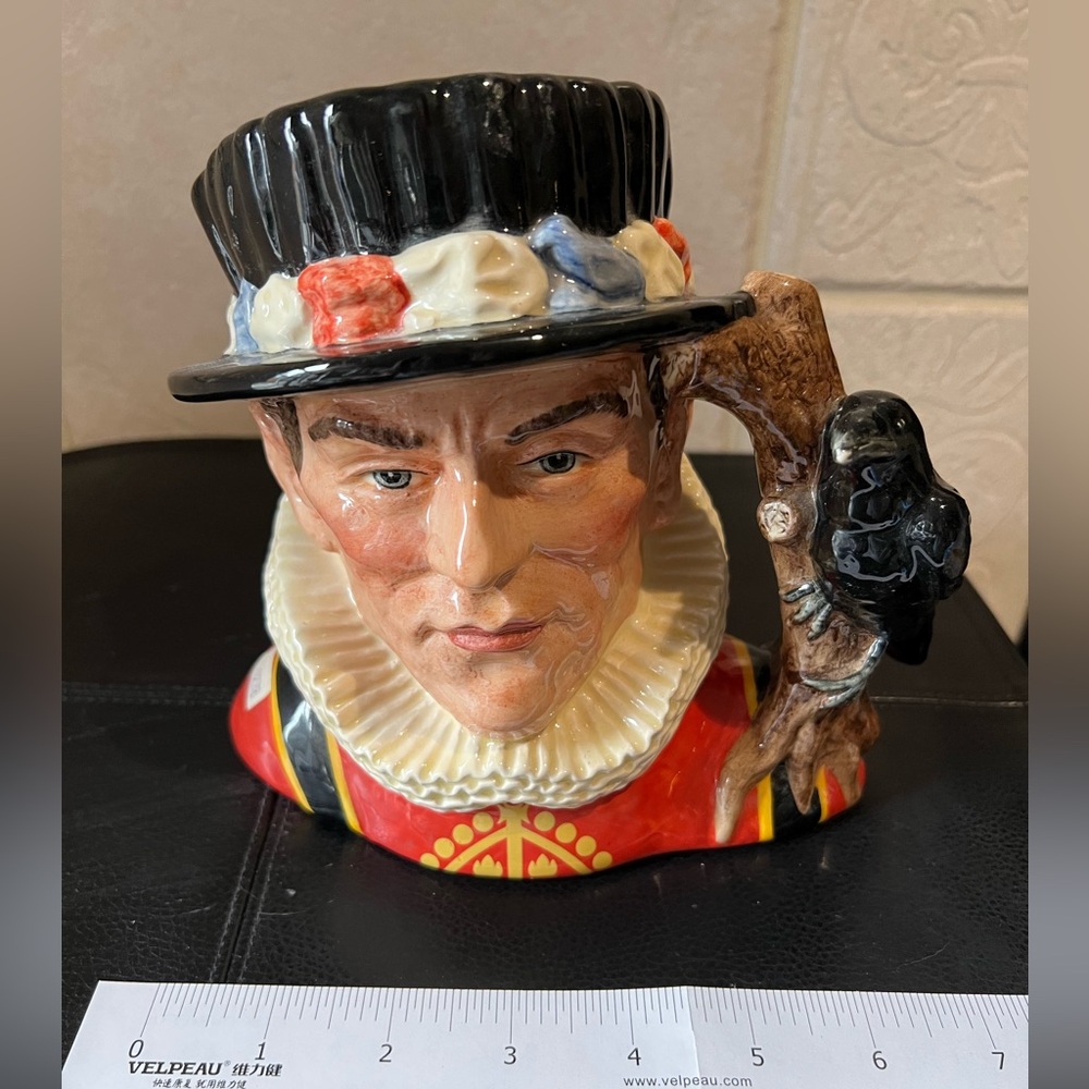 Yeoman of the Guard QueenRoyal Doulton character Toby jug signed limited edition
